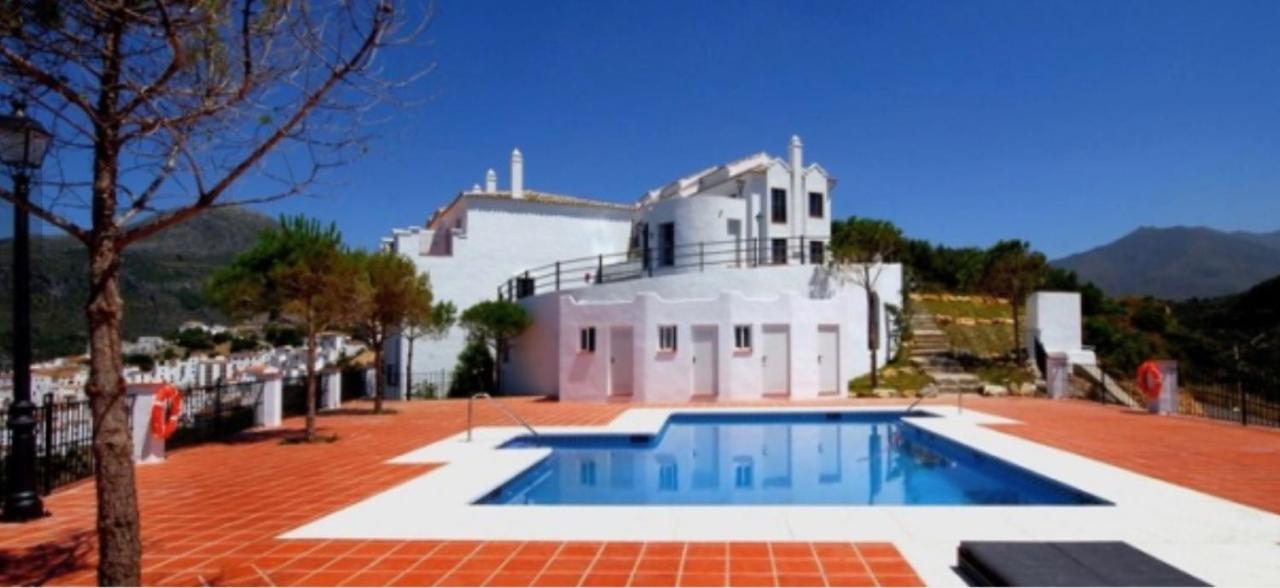 Stylish 3 Bed House 2 Bathrooms, With Patio, Roof Terrace And Communal Pool 5 Minutes Away From The Beautiful Spanish White Village Of Casares Pueblo And Only 20 Mins From The Sea Exterior foto