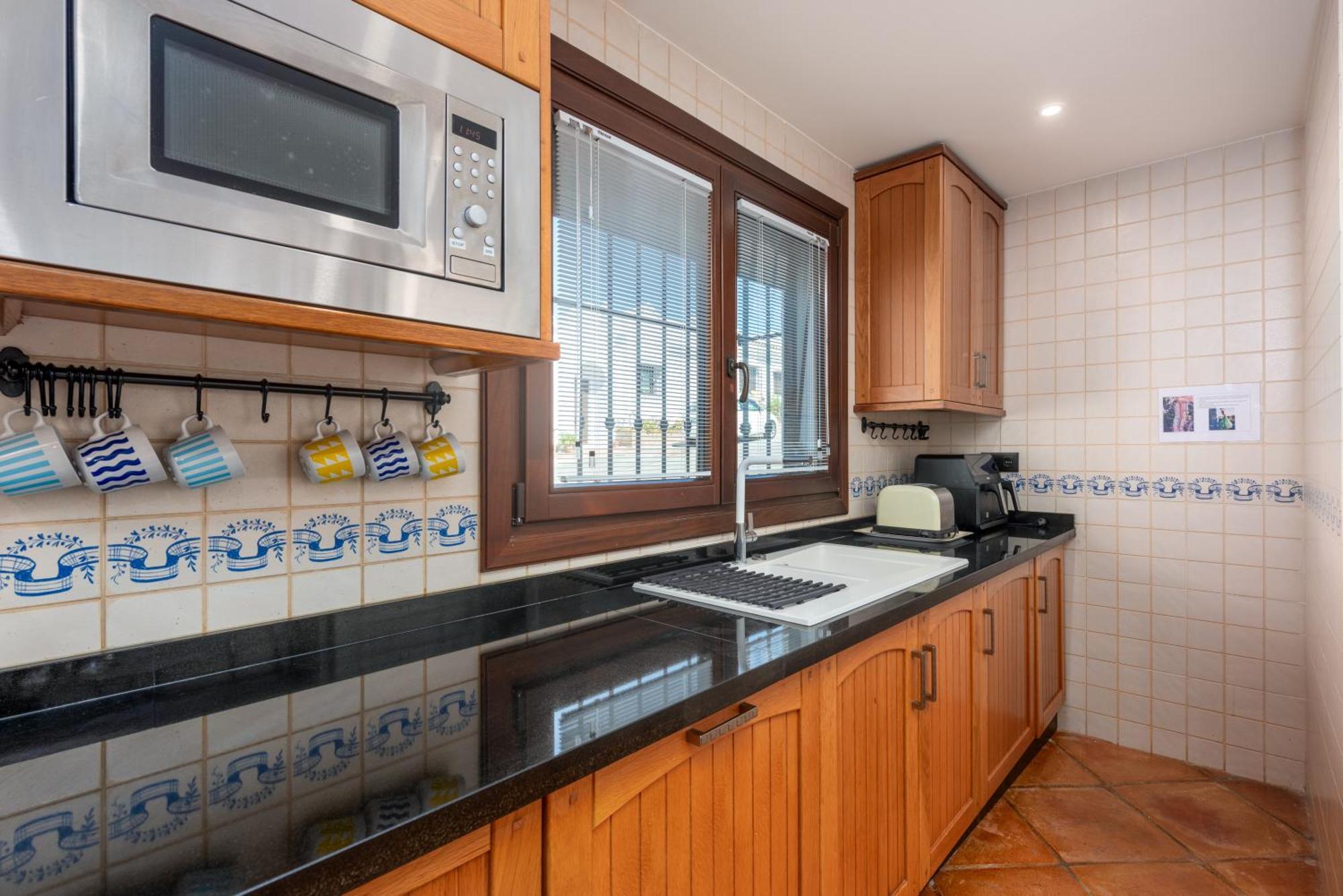 Stylish 3 Bed House 2 Bathrooms, With Patio, Roof Terrace And Communal Pool 5 Minutes Away From The Beautiful Spanish White Village Of Casares Pueblo And Only 20 Mins From The Sea Exterior foto